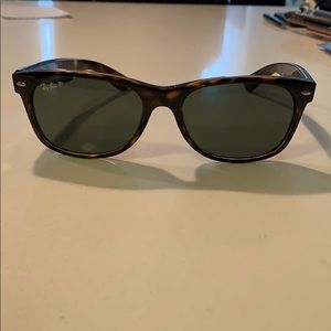 Ray ban new wayfarer sunglasses
